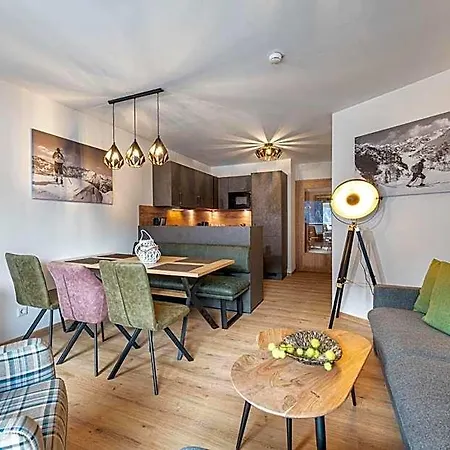 Alpenparks Glemmrise Aparthotel 4*